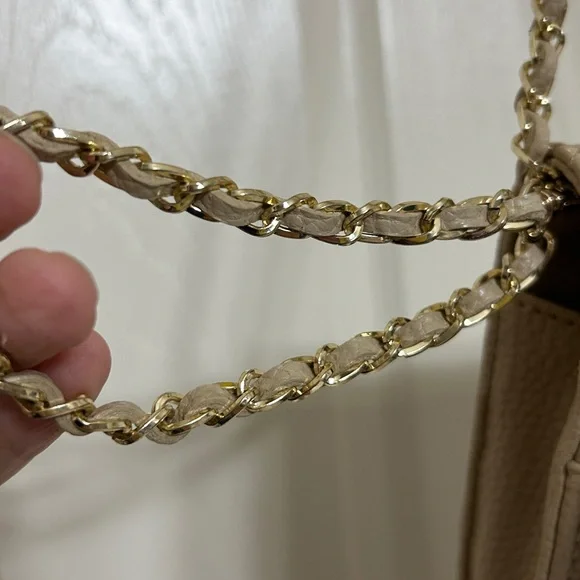 BCBG Paris Quilted Crossbody Bag in Creamy Beige - Wristlet Strap Woven Chain - Picture 3 of 11